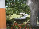 Apartmanok Zvone - 100 m from sea: A1(4+1), A2(4+1) Bibinje - Riviera Zadar  - kerti terasz (ház és környéke)