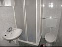 Apartmanok Zvone - 100 m from sea: A1(4+1), A2(4+1) Bibinje - Riviera Zadar  - Apartman - A1(4+1): fürdőszoba toalettel