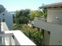 Apartmanok és szobák Aleksandra - 10 m from sea: A1 lijevi(2+2), A2 desni(2+2), A3(4+1), A4(2+2), R7(2), A5(4), A6(4+1) Bibinje - Riviera Zadar  - Apartman - A3(4+1): a balkon kilátása