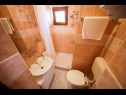 Apartmanok Vesna - 200 m from beach A1(2), SA2(2), A3(2) Bibinje - Riviera Zadar  - Apartmanstudió - SA2(2): fürdőszoba toalettel