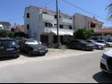 Apartmanok Ana- next to the sea A1(2+2), A2(2+3), A3(2+2), A4(2+3) Bibinje - Riviera Zadar  - parkoló (ház és környéke)