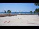 Apartmanok Sor - on the beach: SA1(2+1), A1(4+1), A2(2+2), A3(2+2) Bibinje - Riviera Zadar  - parkoló (ház és környéke)