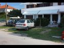Apartmanok Ana- next to the sea A1(2+2), A2(2+3), A3(2+2), A4(2+3) Bibinje - Riviera Zadar  - parkoló