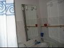 Apartmanok Davor - 20m from sea : A1(2+2), A2(2+2), A3(6) Mali Iz (Iz sziget) - Riviera Zadar  - Apartman - A2(2+2): fürdőszoba toalettel