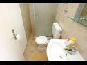 Apartmanok Nika - nice garden: A1(2), A2(4+1), A3(6), A4(2) Nin - Riviera Zadar  - Apartman - A3(6): fürdőszoba toalettel