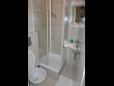 Apartmanok Branko - 150m from the sea: SA2(2) Nin - Riviera Zadar  - Apartmanstudió - SA2(2): fürdőszoba toalettel