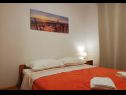Apartmanok Ljilja 1 - with terrace : A1(6+2) Nin - Riviera Zadar  - Apartman - A1(6+2): hálószoba