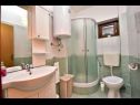 Apartmanok Roko - 50 meters from sandy beach: A1 (2+2) Obrovac - Riviera Zadar  - Apartman - A1 (2+2): fürdőszoba toalettel