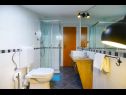 Apartmanok Secret Garden A2(2+2), A4(2+2) Razanac - Riviera Zadar  - Apartman - A2(2+2): fürdőszoba toalettel