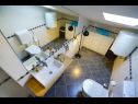 Apartmanok Secret Garden A2(2+2), A4(2+2) Razanac - Riviera Zadar  - Apartman - A2(2+2): fürdőszoba toalettel