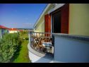 Apartmanok Secret Garden A2(2+2), A4(2+2) Razanac - Riviera Zadar  - Apartman - A2(2+2): terasz