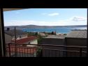 Apartmanok Sunny  - sea side terrace & parking: A1(4+1), A2(6+1) Starigrad-Paklenica - Riviera Zadar  - Apartman - A1(4+1): a terasz kilátása