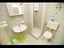 Apartmanok Vera - 150 m from sea: A1(4), SA2(2), SA3(2) Sukosan - Riviera Zadar  - Apartmanstudió - SA3(2): fürdőszoba toalettel