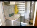 Apartmanok Almond A1(2+2), A2(4+2), A3(4+2) Vir - Riviera Zadar  - Apartman - A2(4+2): fürdőszoba toalettel
