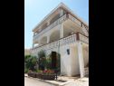 Apartmanok Bozica - 70m from the beach & parking: A1(4), A2-prvi kat(4+1), A3(4), A4-drugi kat(4+1) Vir - Riviera Zadar  - ház