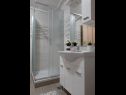 Apartmanok Sime - sea view: A1(4+1) Vrsi - Riviera Zadar  - Apartman - A1(4+1): fürdőszoba toalettel