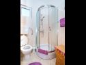 Apartmanok Ljubo - modern andy cosy A1(2+2), A2(4+2), A3(4+2) Vrsi - Riviera Zadar  - Apartman - A1(2+2): fürdőszoba toalettel