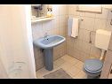 Apartmanok és szobák Jagoda - comfy and cozy : A1 Lijevi (3+2), A2 Desni (3+2), R1(4) Zadar - Riviera Zadar  - Apartman - A1 Lijevi (3+2): fürdőszoba toalettel