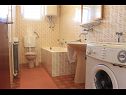 Apartmanok és szobák Jagoda - comfy and cozy : A1 Lijevi (3+2), A2 Desni (3+2), R1(4) Zadar - Riviera Zadar  - Szoba - R1(4): fürdőszoba toalettel