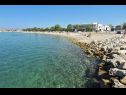 Apartmanok Mar - private parking: A1(4) Zadar - Riviera Zadar  - strand