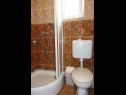 Apartmanok Ivo - family friendly: A1 Crveni (2+2), A2 Plavi (2+2), A3 Bez (2+2) Zaton (Zadar) - Riviera Zadar  - Apartman - A3 Bez (2+2): fürdőszoba toalettel