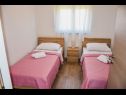 Apartmanok FRANE - family apartment A1 prizemlje(4+1), A2 kat(4+1) Zaton (Zadar) - Riviera Zadar  - Apartman - A2 kat(4+1): hálószoba