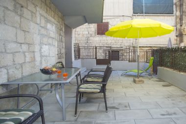 Apartmanok Zdrav - with big terrace: A1(4) Split - Riviera Split 