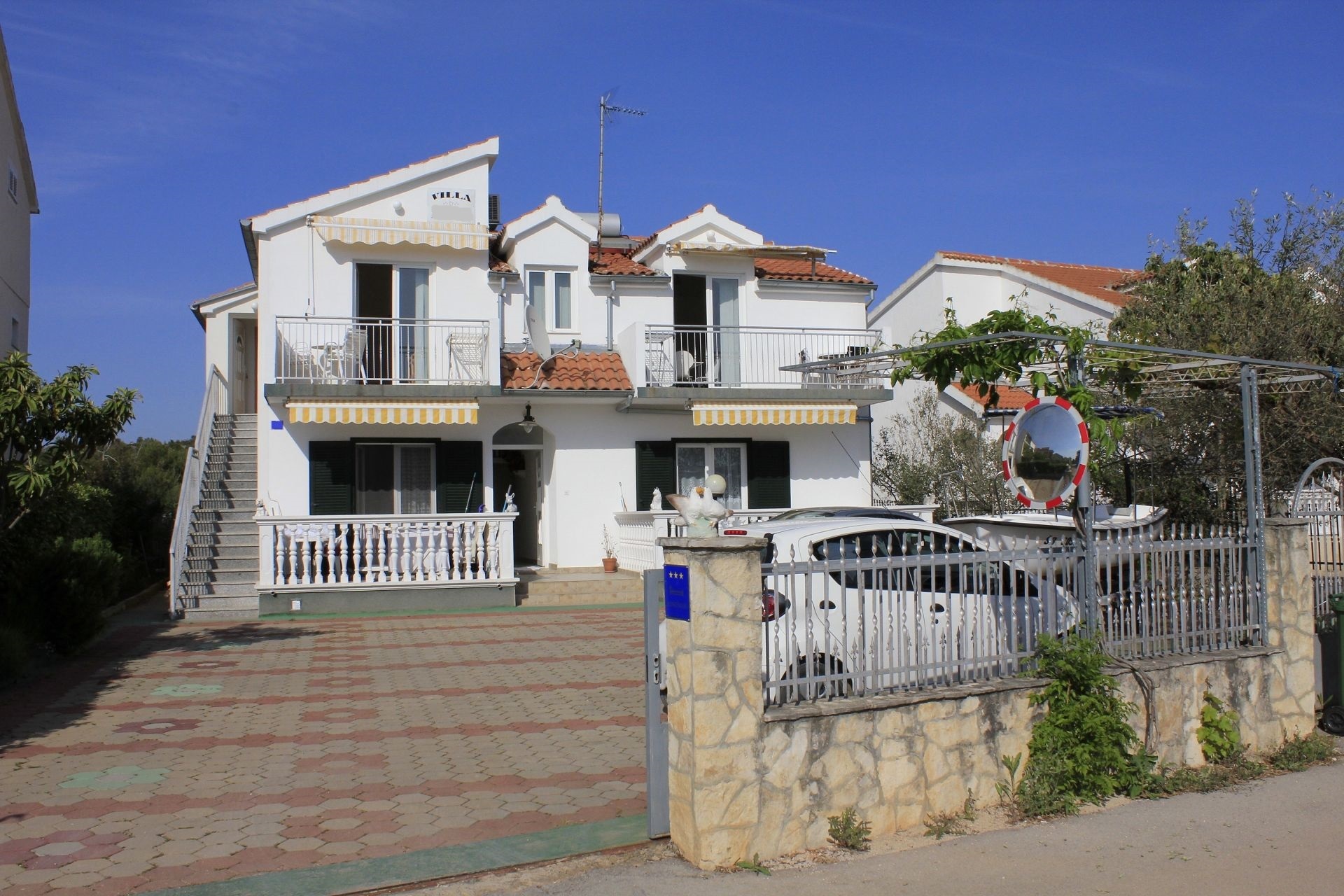 Apartmanok Vik - 250 m from beach A1(4), A2(3), A3(2), SA4(2) Brodarica - Riviera  Sibenik 