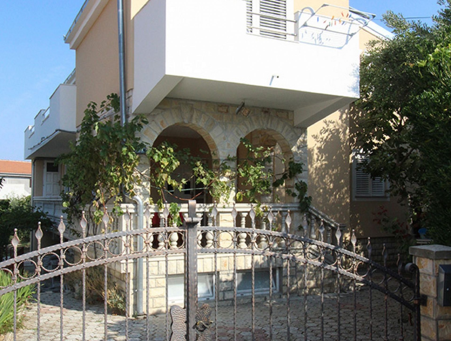 Apartmanok Anna - great location & family friendly: A1(4), A3(4) Pirovac - Riviera  Sibenik 