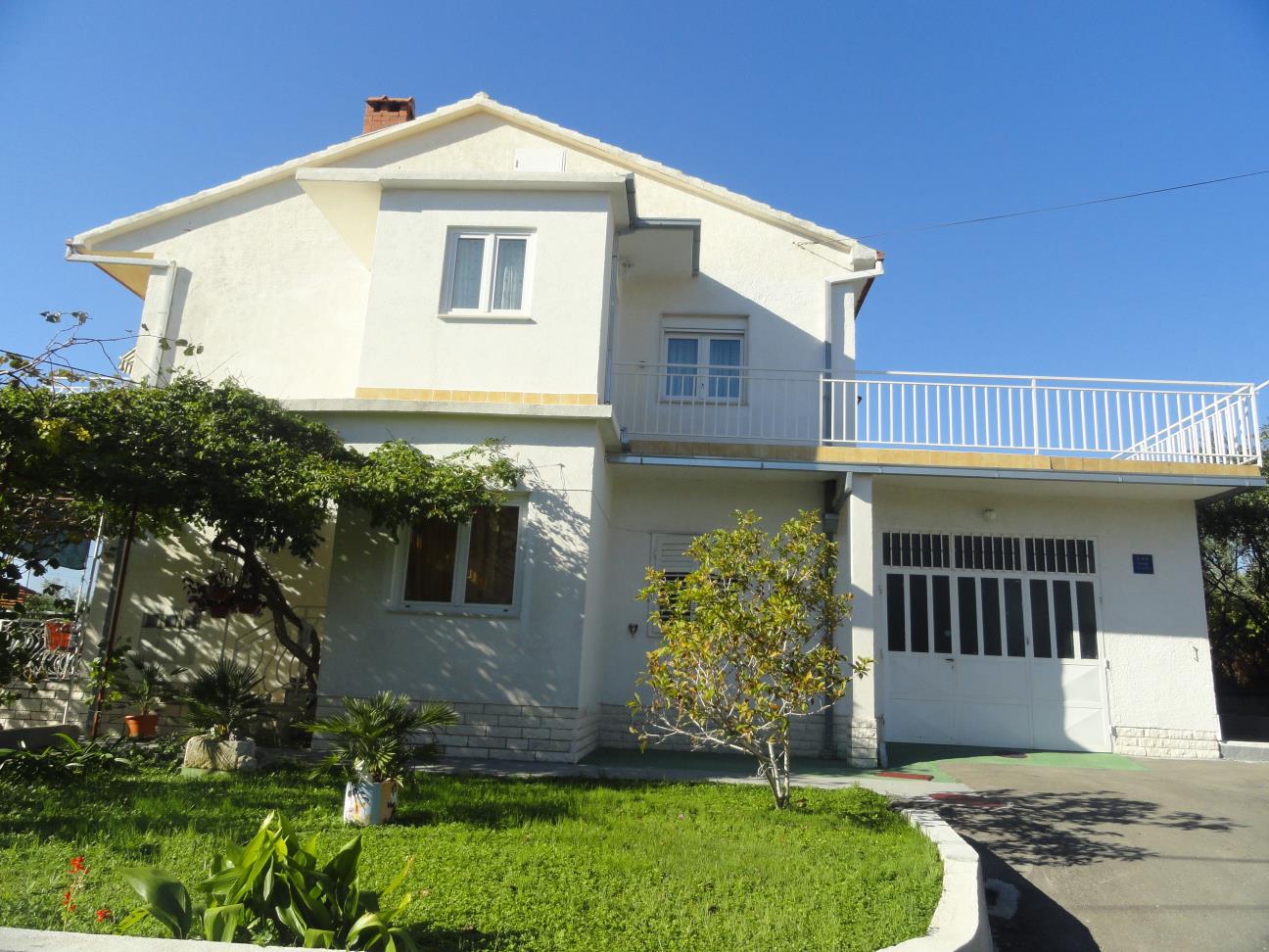 Apartmanok Tomi - with large terrace (60m2): A1(4) Trogir - Riviera Trogir 