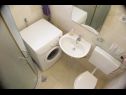Apartmanok Marin A1(2+2), A2(2+2) Biograd - Riviera Biograd  - Apartman - A1(2+2): fürdőszoba toalettel