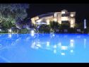 Házak a pihenésre Villa Milka - heated pool: H(12) Sveti Filip i Jakov - Riviera Biograd  - Horvátország  - medence