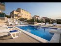 Apartmanok Dragan - with pool and seaview: A2(4), A3(5) Postira - Brac sziget  - ház