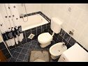 Apartmanok Karma - big terrace: A1(6) Pucisca - Brac sziget  - Apartman - A1(6): fürdőszoba toalettel