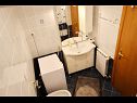 Apartmanok Karma - big terrace: A1(6) Pucisca - Brac sziget  - Apartman - A1(6): fürdőszoba toalettel