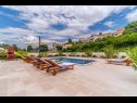 Házak a pihenésre Villa Gold - private pool & grill: H(12+4) Splitska - Brac sziget  - Horvátország  - kerti terasz