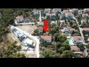 Apartmanok Leana - great location and close to beach: A1(2+1) Supetar - Brac sziget  - parkoló (ház és környéke)