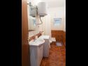 Apartmanok Ivica - 150 m from sea: A1(7), A2(4) Mastrinka - Ciovo sziget  - Apartman - A1(7): fürdőszoba toalettel