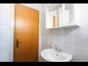 Apartmanok Sima - 100m from beach: A1(4+1), A2(2+2), A3(4+2), A4 (2+2) Mastrinka - Ciovo sziget  - Apartman - A1(4+1): fürdőszoba toalettel