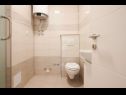 Apartmanok Antonia - 270m to sea: A4 Green(2+2), SA2 Silver(2), A1Blue(2), SA3 Gold(2) Mastrinka - Ciovo sziget  - Apartmanstudió - SA3 Gold(2): fürdőszoba toalettel