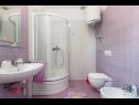 Apartmanok Marija - cozy family apartment A1(2+2) Okrug Gornji - Ciovo sziget  - Apartman - A1(2+2): fürdőszoba toalettel
