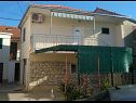 Apartmanok Marija - parking: A1(2+2) Okrug Gornji - Ciovo sziget  - ház