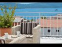 Apartmanok Bozo - amazing terrace and sea view: A1(4) Okrug Gornji - Ciovo sziget  - kilátás a tengerre (ház és környéke)