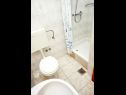 Apartmanok Marina - sea view : SA2(2+1) Okrug Gornji - Ciovo sziget  - Apartmanstudió - SA2(2+1): fürdőszoba toalettel