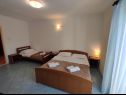 Apartmanok Naki - terrace & free parking: Studio(2+1), A2(6+1) Slatine - Ciovo sziget  - Apartman - A2(6+1): szoba