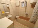 Apartmanok Naki - terrace & free parking: Studio(2+1), A2(6+1) Slatine - Ciovo sziget  - Apartman - A2(6+1): fürdőszoba