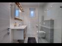 Apartmanok Miro SA1(2), SA3(2), A2 Maisonette(2+2), A4(6+2), A5(6+2)  Crikvenica - Riviera Crikvenica  - Apartman - A4(6+2): fürdőszoba toalettel