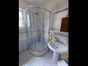 Apartmanok Tomislav A1 crni(4+1), A2 crveni(4+1), A3(5+1), A4(2+2) Selce - Riviera Crikvenica  - Apartman - A1 crni(4+1): fürdőszoba toalettel