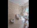 Apartmanok Tomislav A1 crni(4+1), A2 crveni(4+1), A3(5+1), A4(2+2) Selce - Riviera Crikvenica  - Apartman - A3(5+1): fürdőszoba toalettel