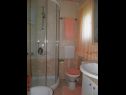 Apartmanok Zdravko: A1(2+2), A2(2+2) Fazana - Isztrián  - Apartman - A1(2+2): fürdőszoba toalettel